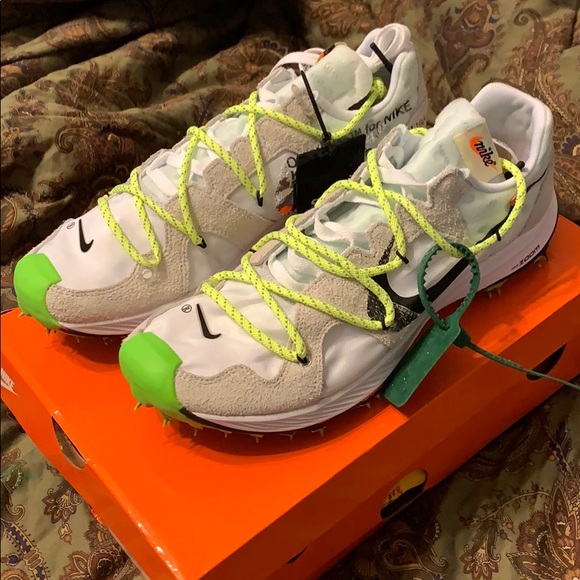 Men’s Nike Off-White Zoom Terra Kiger 5 Sneaker - Picture 2 of 3